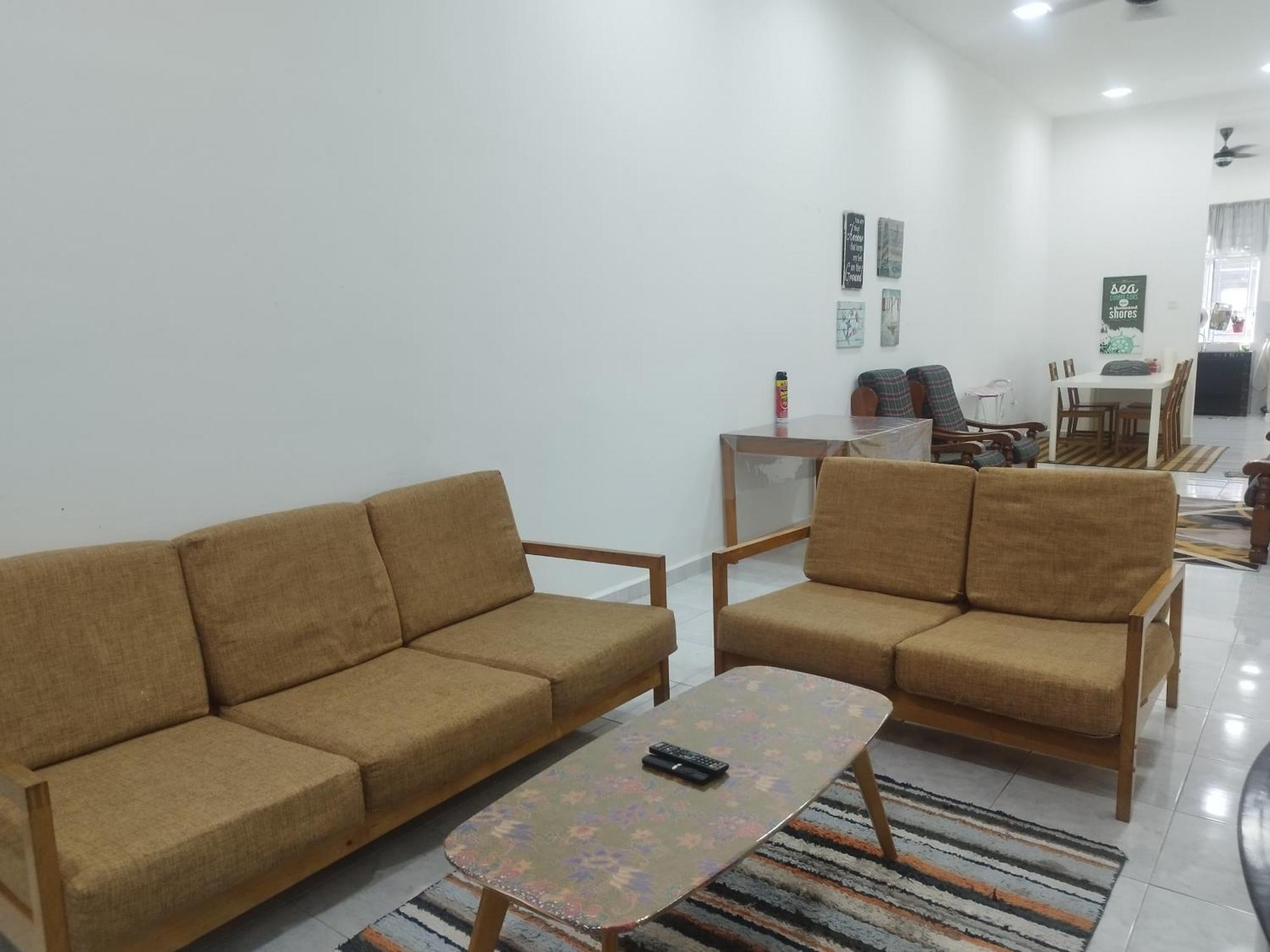 Homestay Batu Pahat, Bushra Luaran gambar